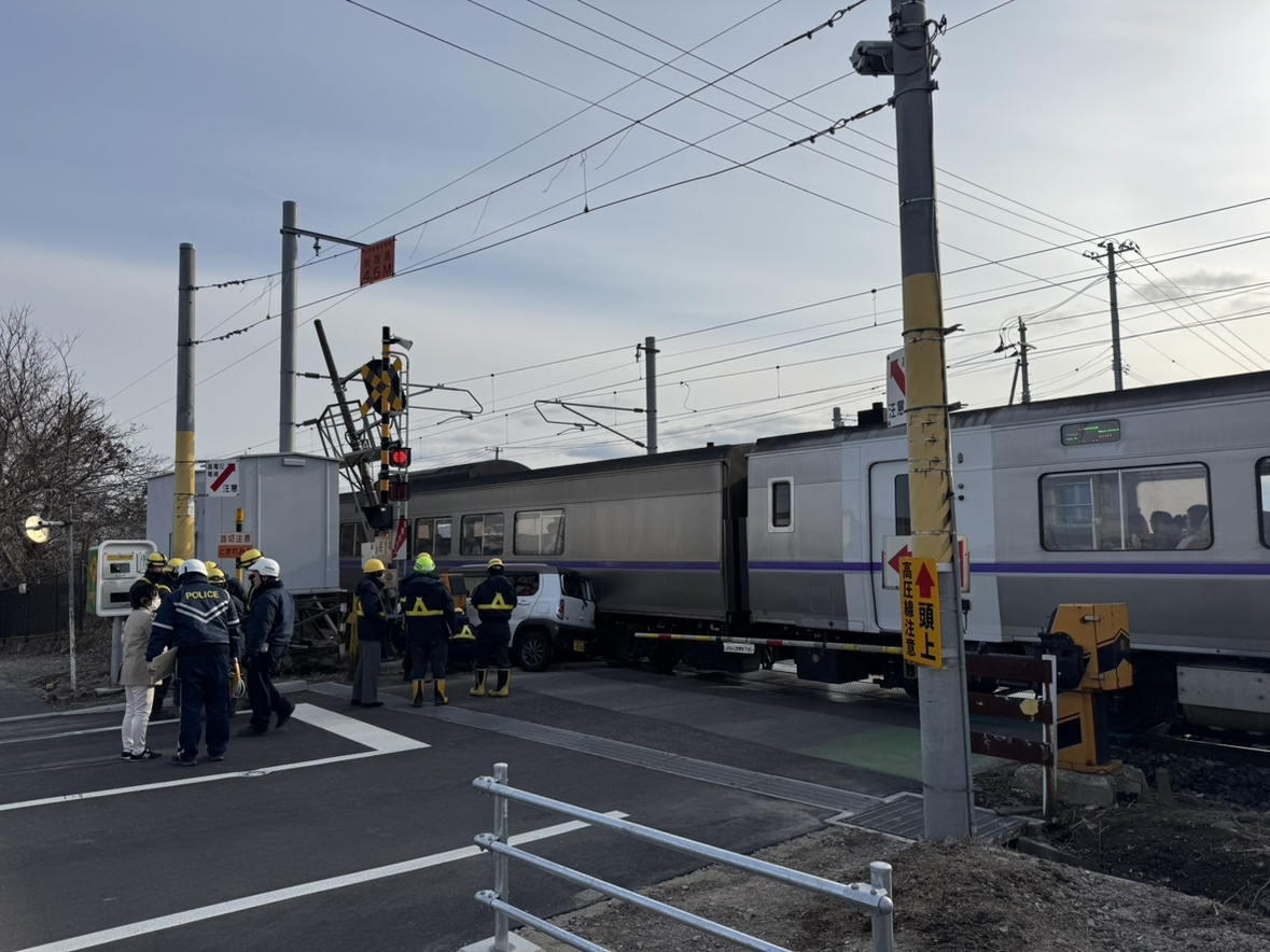 特急列車と軽乗用車の衝突事故（3月15日　北海道七飯町）