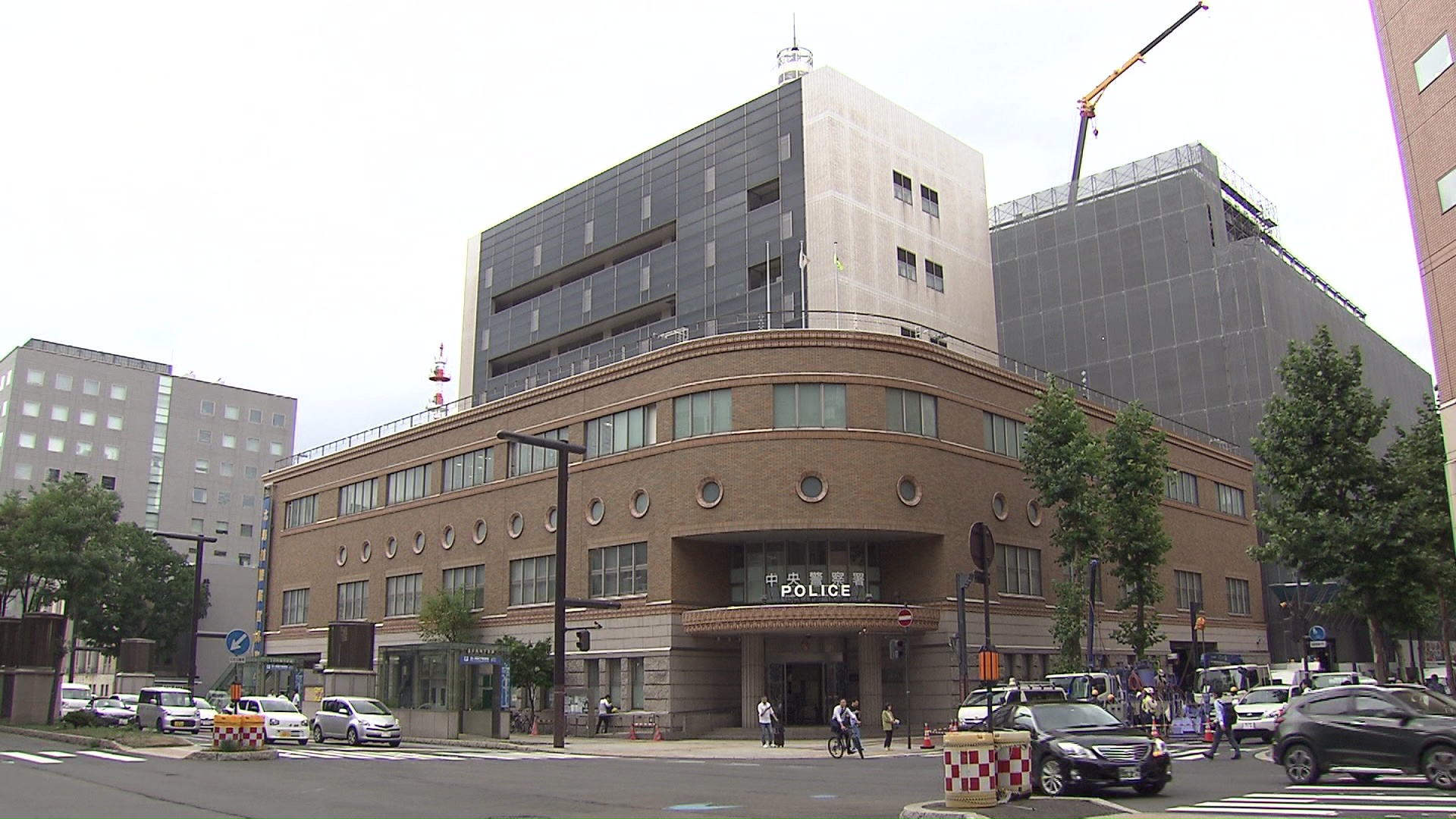 建造物侵入の現行犯で韓国人の男を逮捕した北海道警中央署（札幌市）