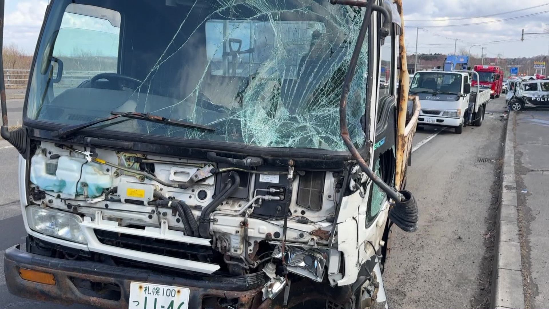 パトカーに追突したトラック