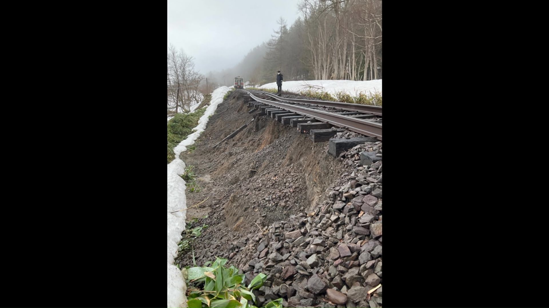 枕木が宙に浮いた状態に(提供:JR北海道)