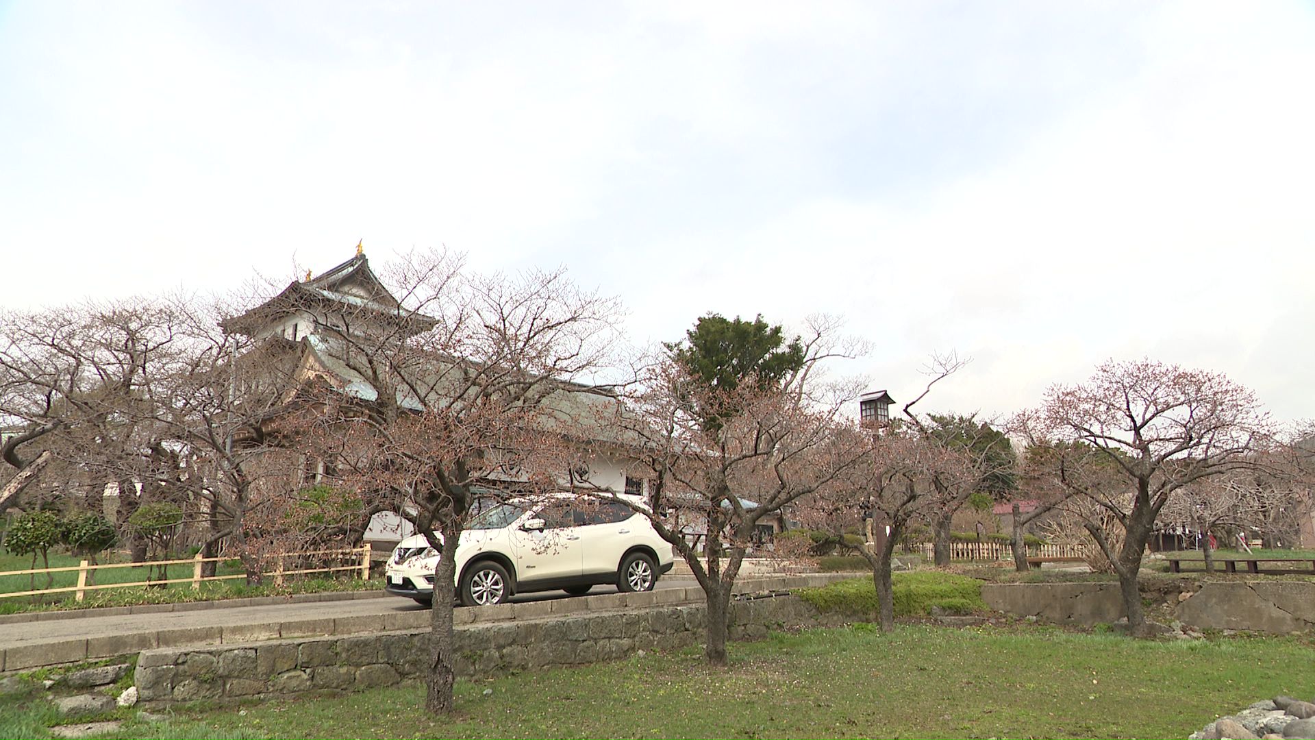 松前公園では春の陽気