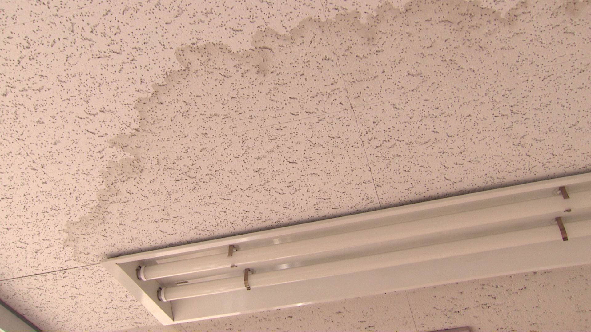 天井に残った染み