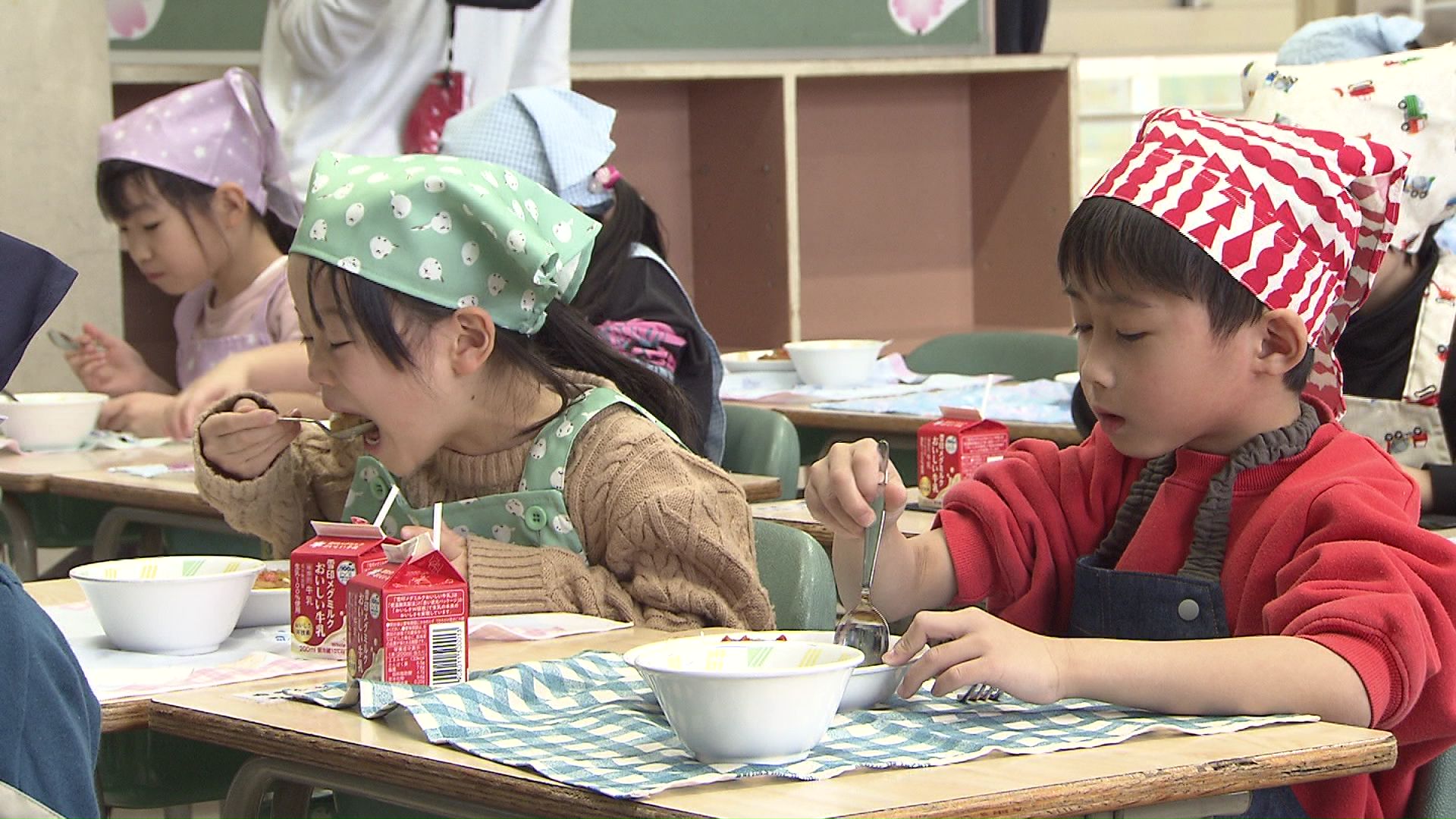 初めての給食は「おいしい!」