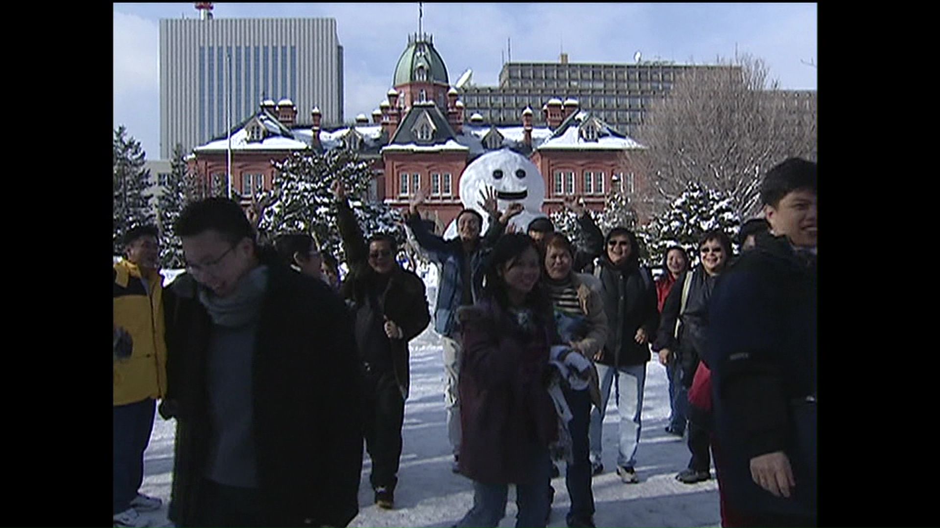 2004年当時の赤れんが庁舎と観光客