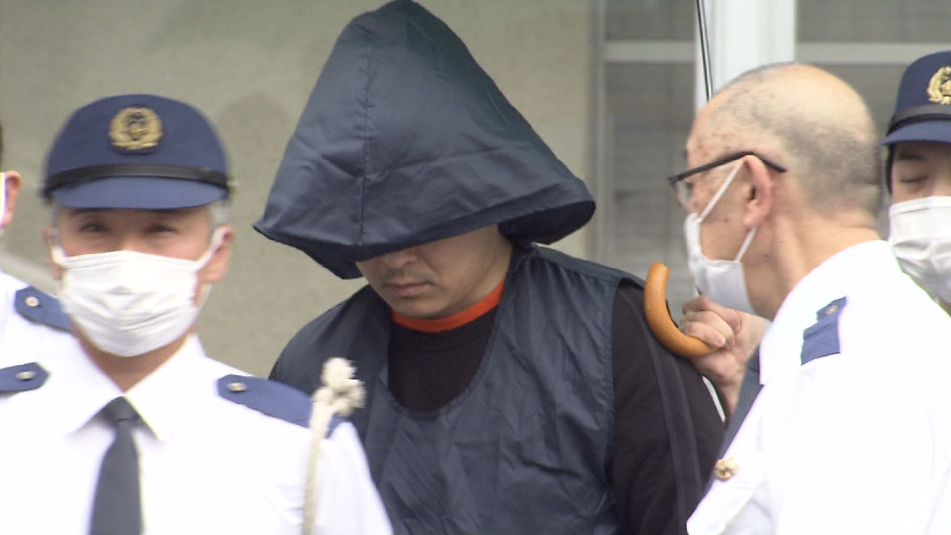 送検される小田島容疑者