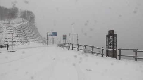 すっかり雪景色となった石北峠