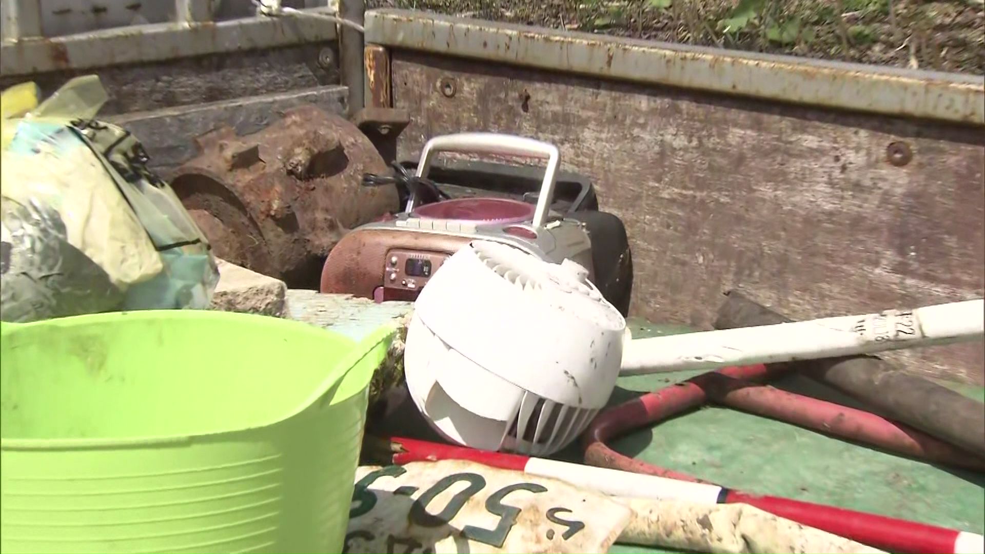 中には電化製品も…