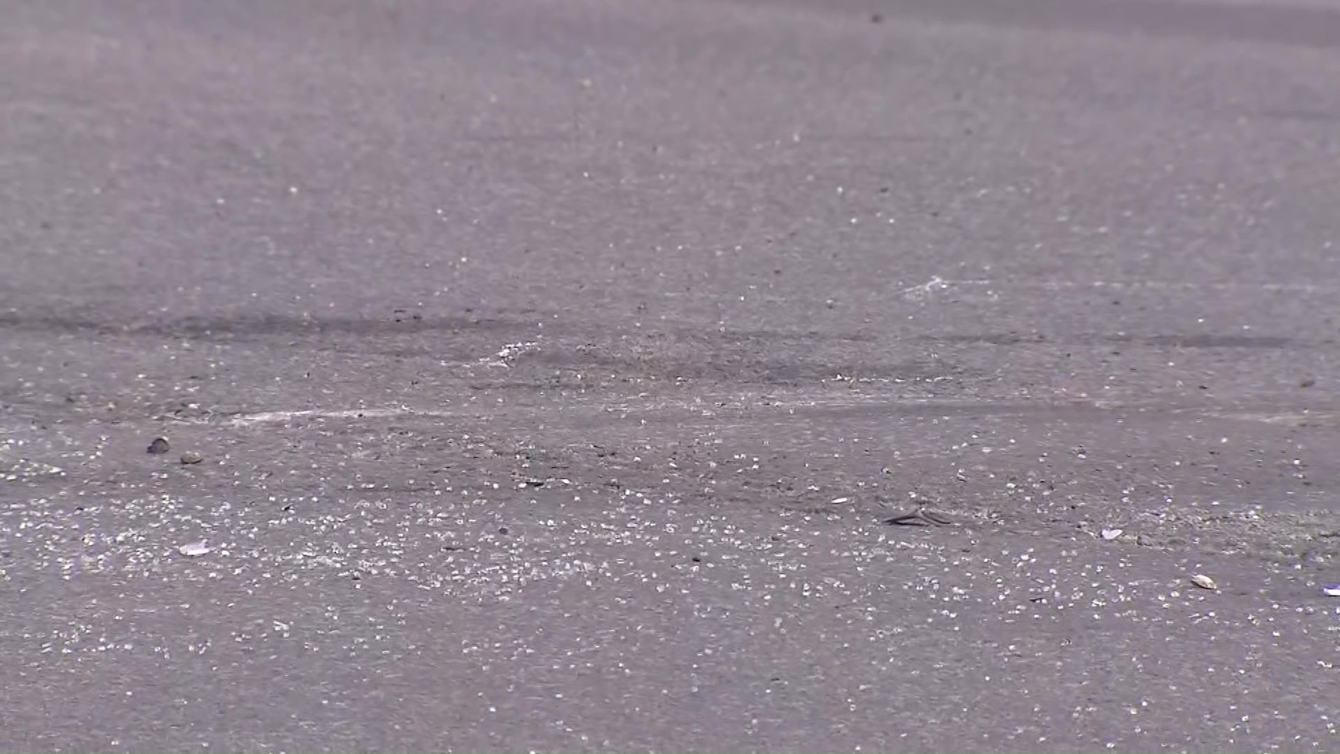 トラックと軽乗用車が衝突した事故