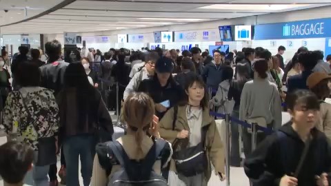 Uターンラッシュで混雑する新千歳空港