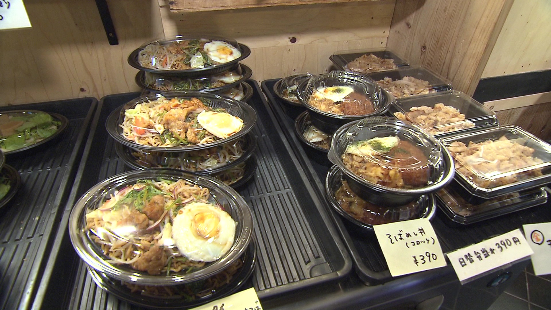 麺を使った創作系のお弁当