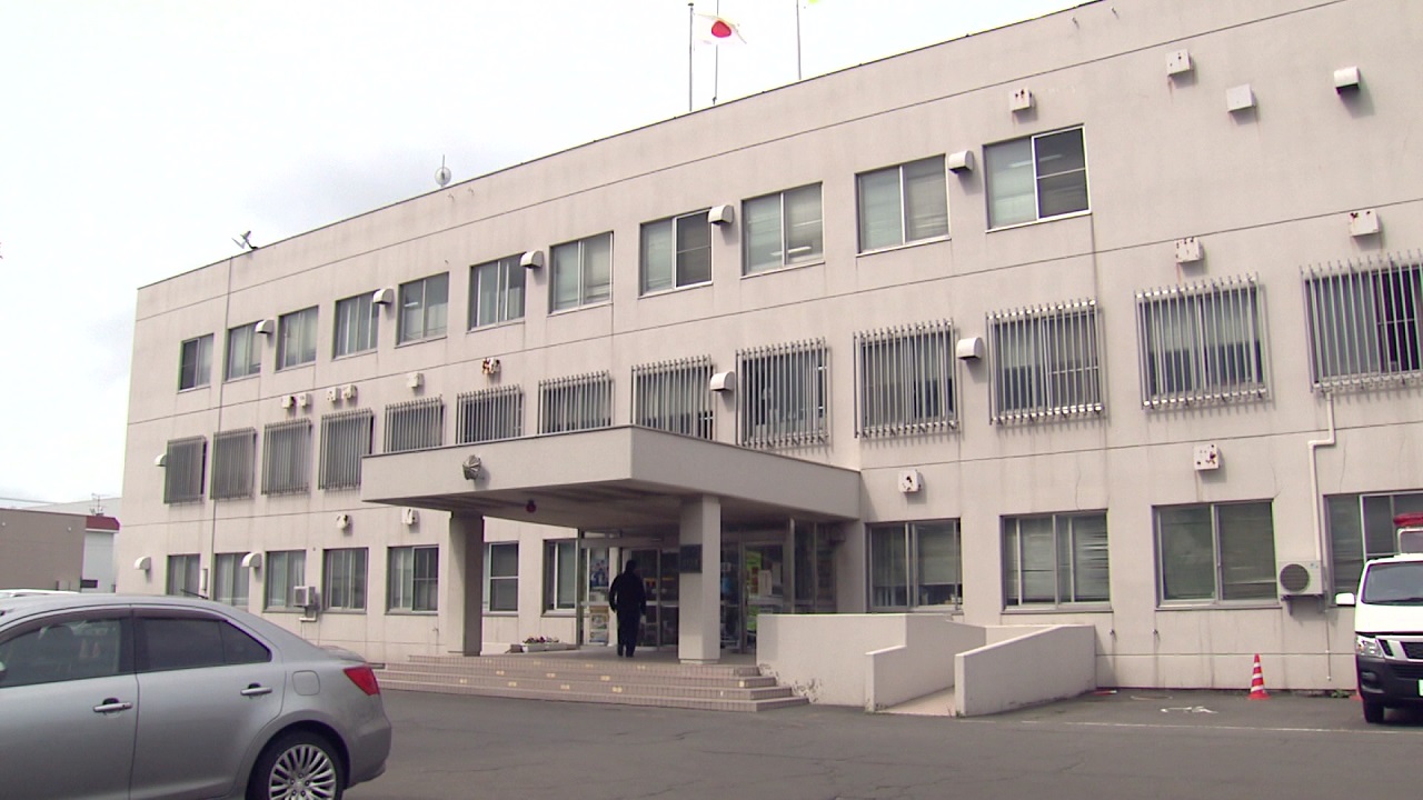 傷害の疑いで女を逮捕した北海道警北署（札幌市）