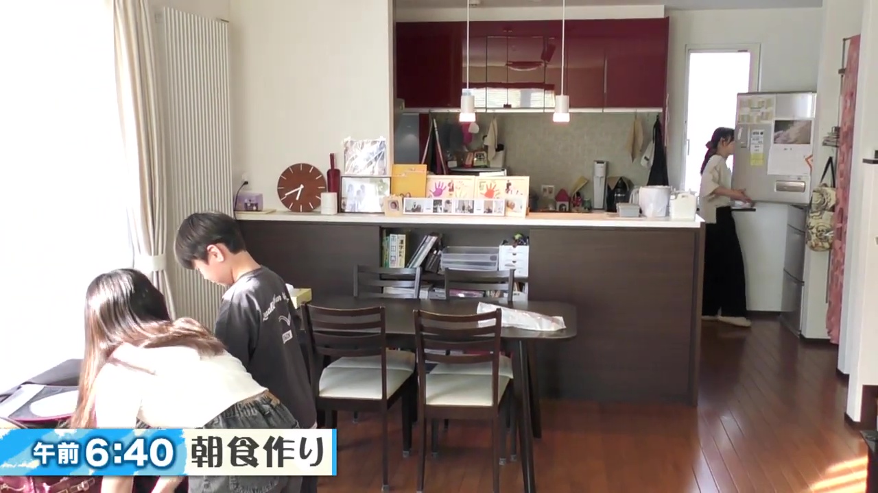 朝食づくりから1日がスタート