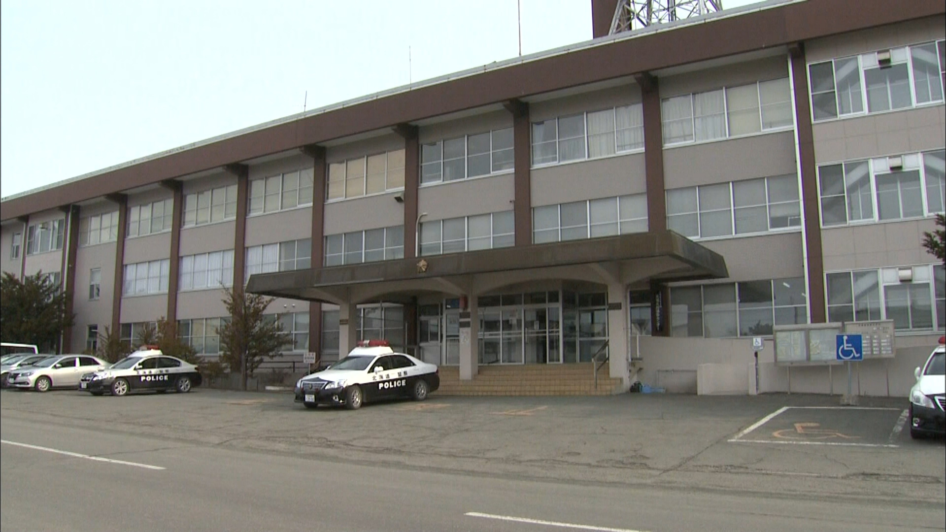バスに閉じ込められた女性を救助した北海道警北見署