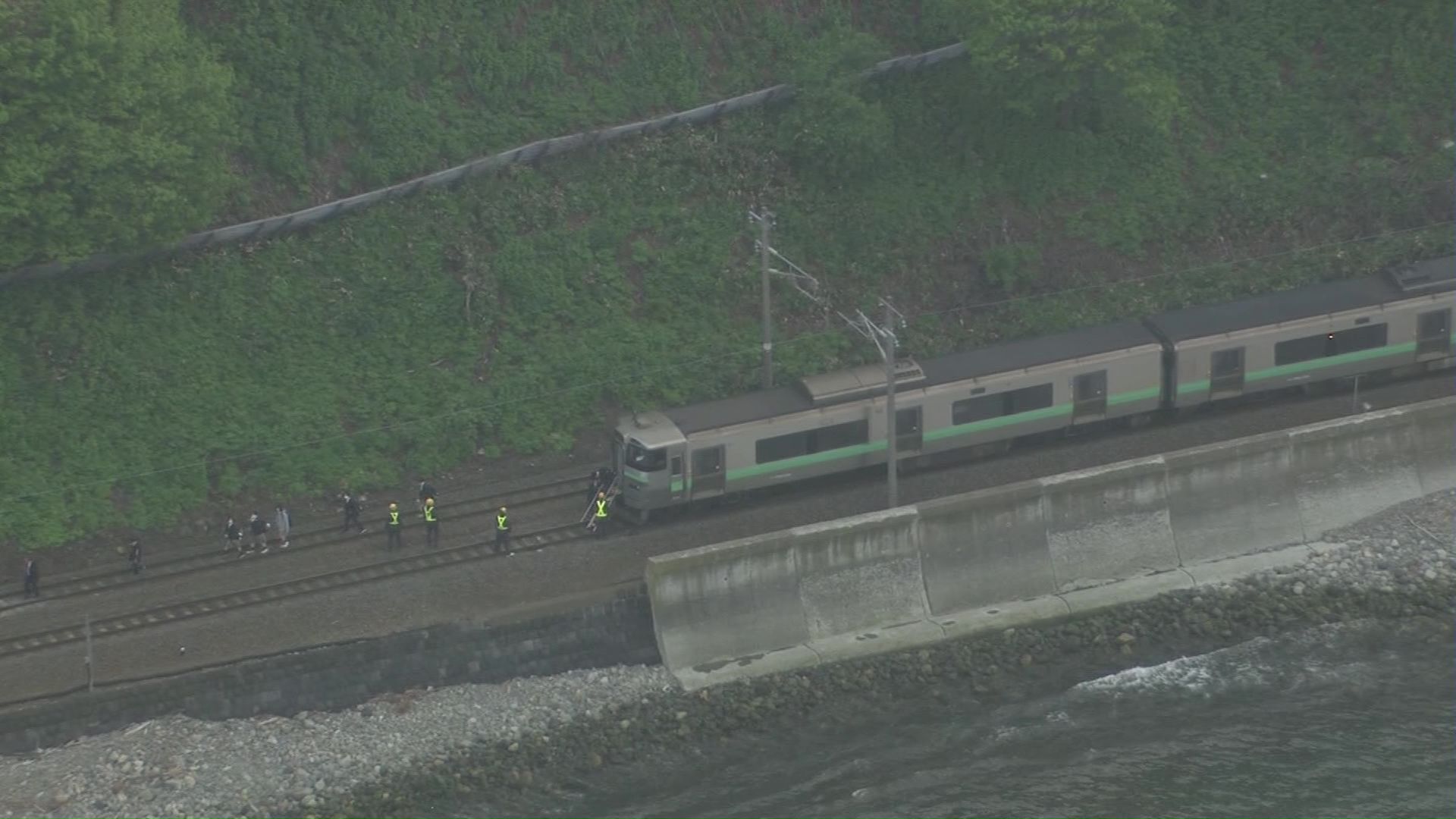 立ち往生する列車