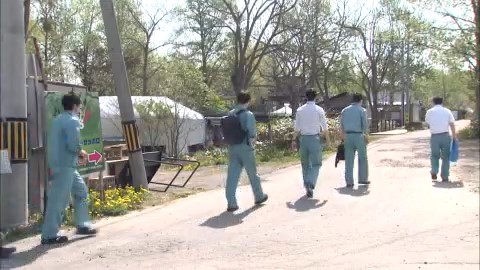 立ち入り検査に入る札幌市の担当者