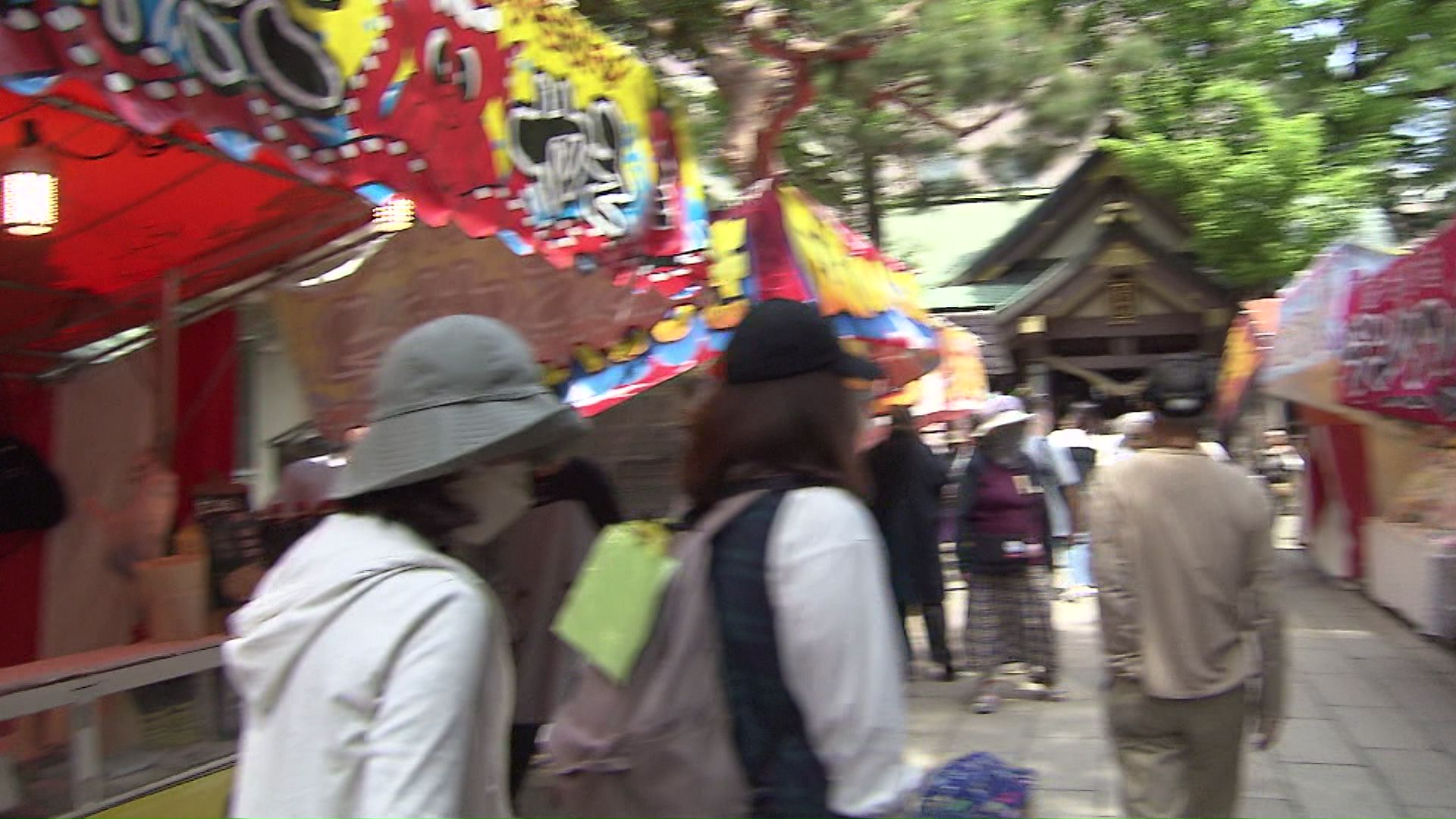 例大祭は午後8時ごろまで
