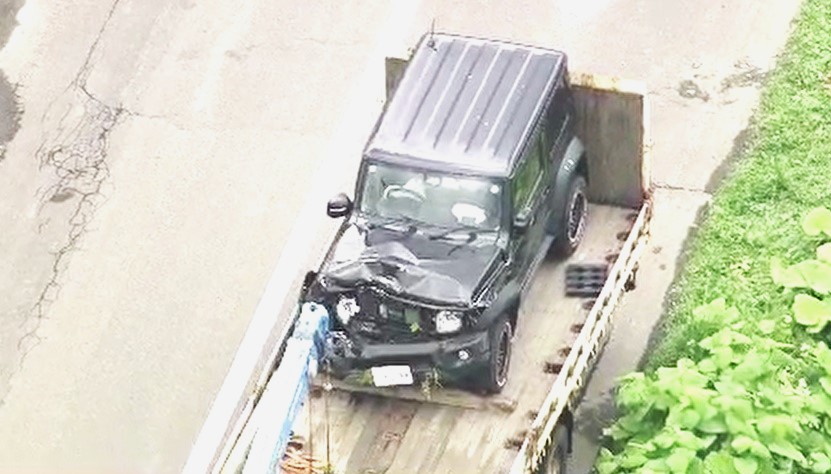 衝突した乗用車