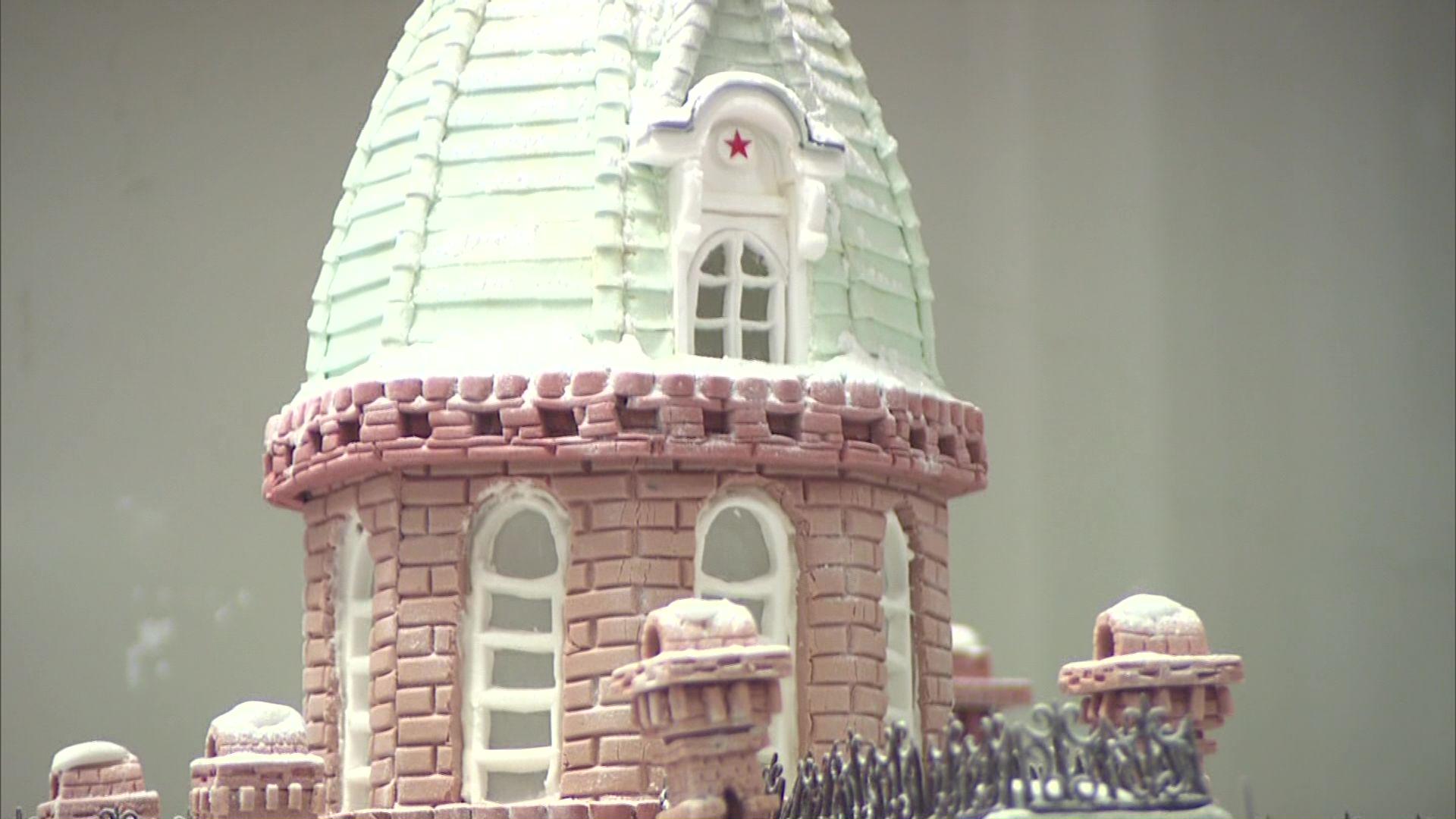 砂糖菓子で精密に作られている