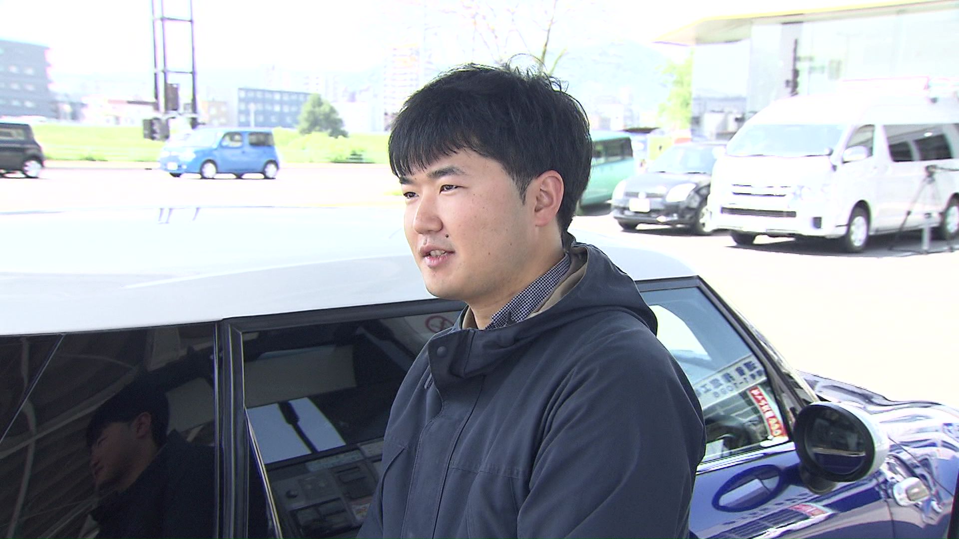 ガソリンスタンドを訪れたドライバー