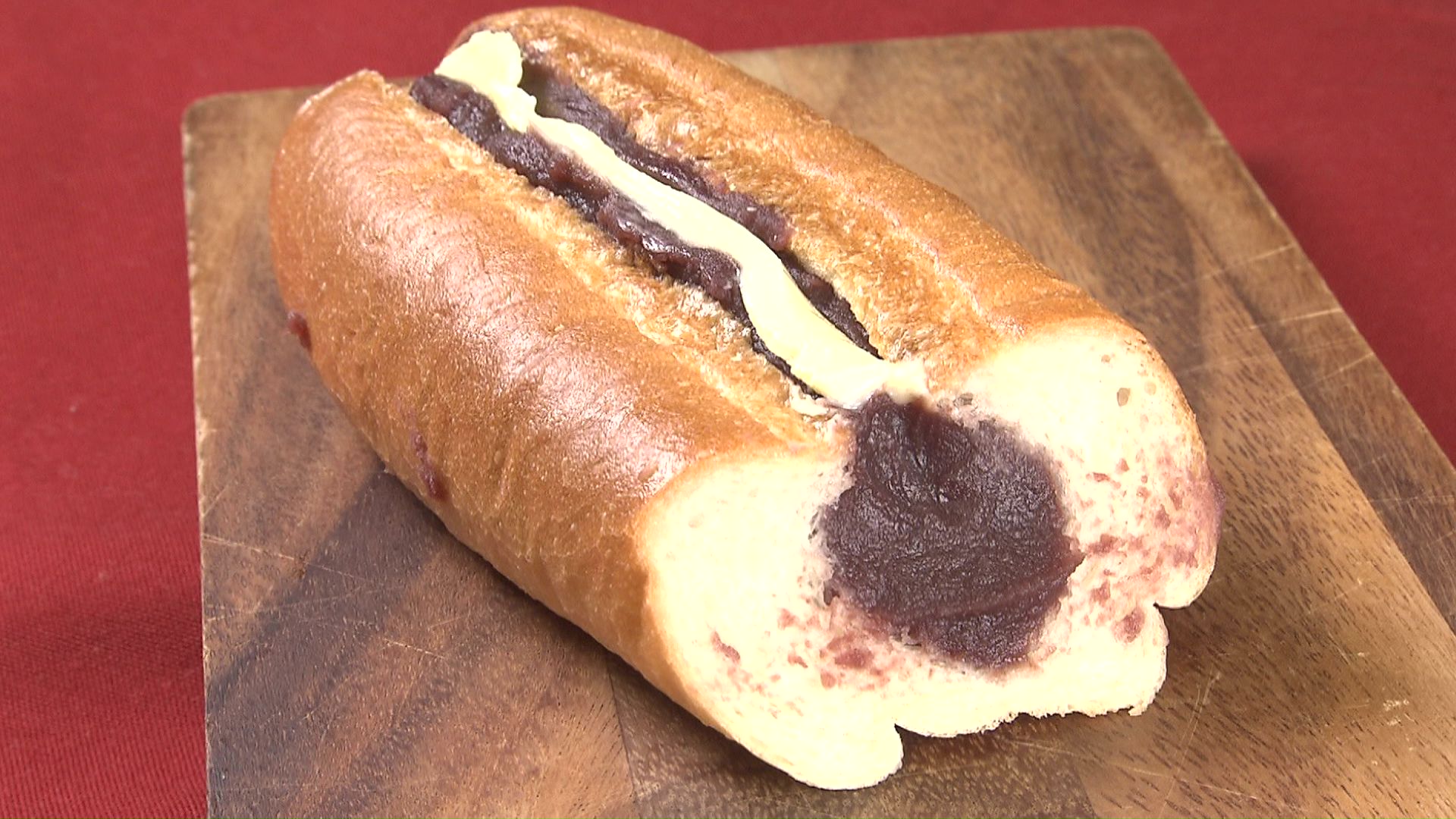 十勝産の小豆がたっぷり「あんバターフランス」