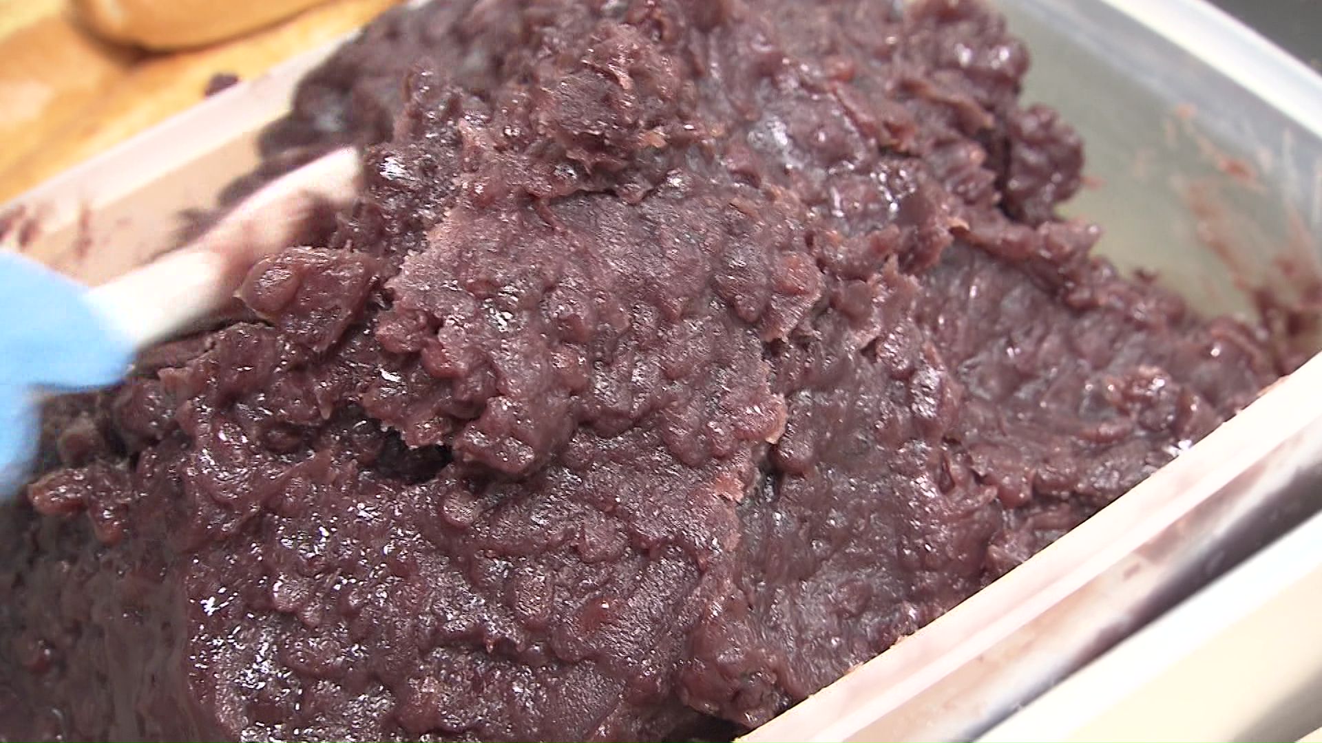 皮のうまみと豆のうまみが入った”こしあん”