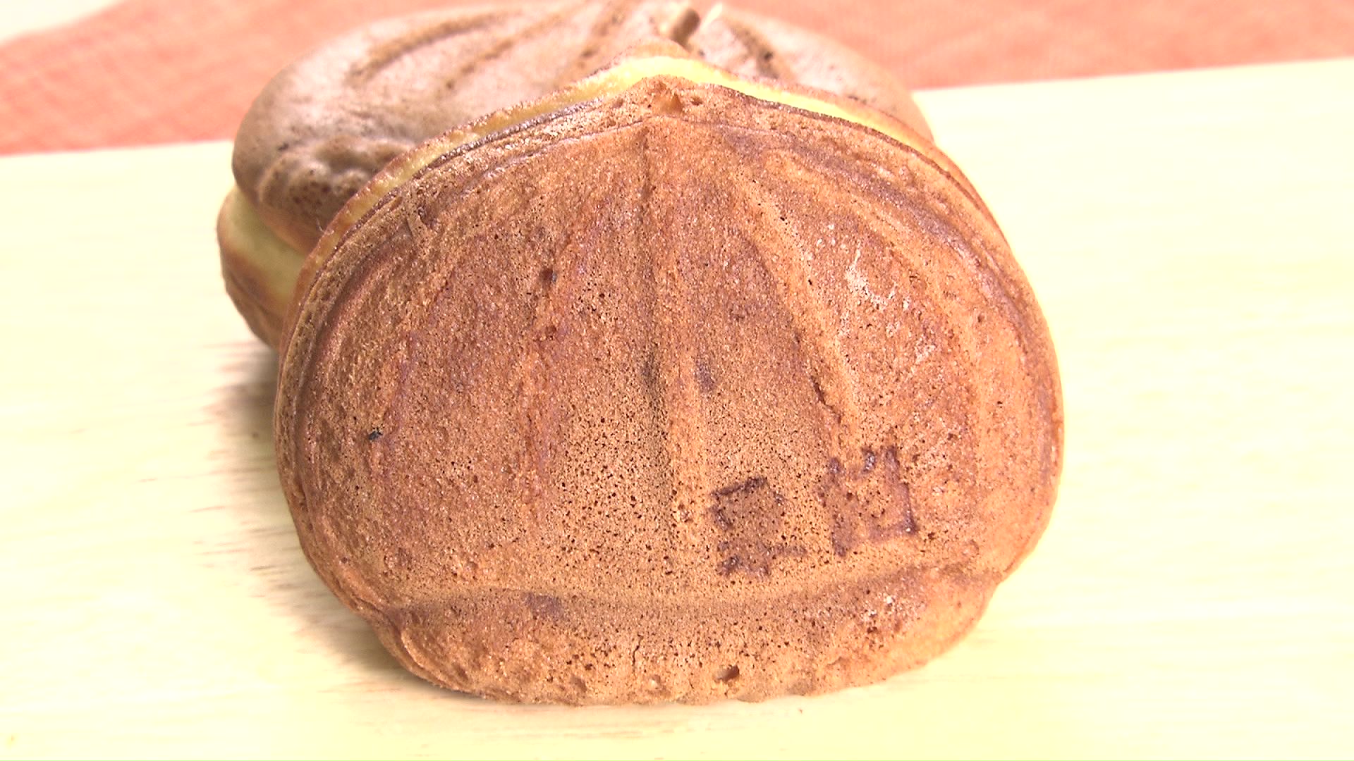 栗型の焼き菓子「栗餡団(くりあんとん)」