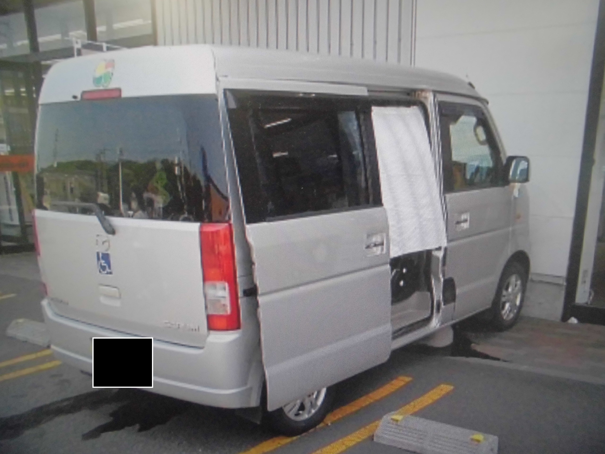 店に突っ込んだ車（提供：北海道警）