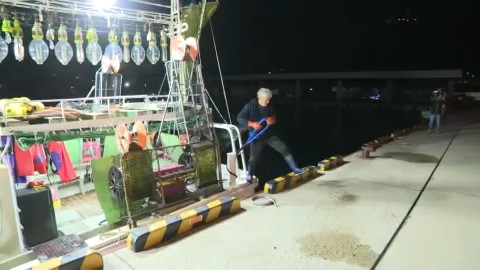 戻ってきた漁船（8日夜）