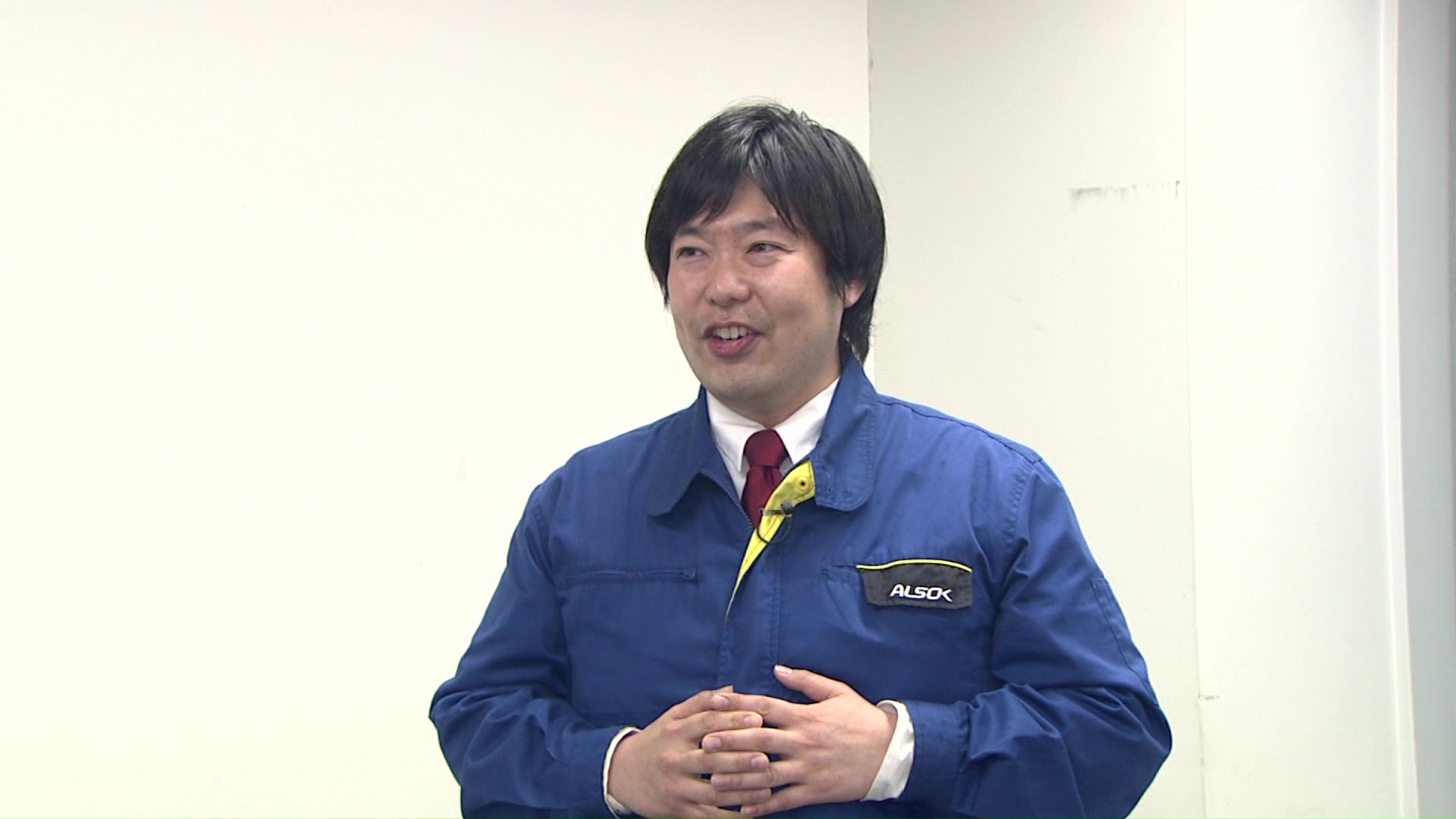 不審者遭遇時の理想の動きをレクチャーする青木さん