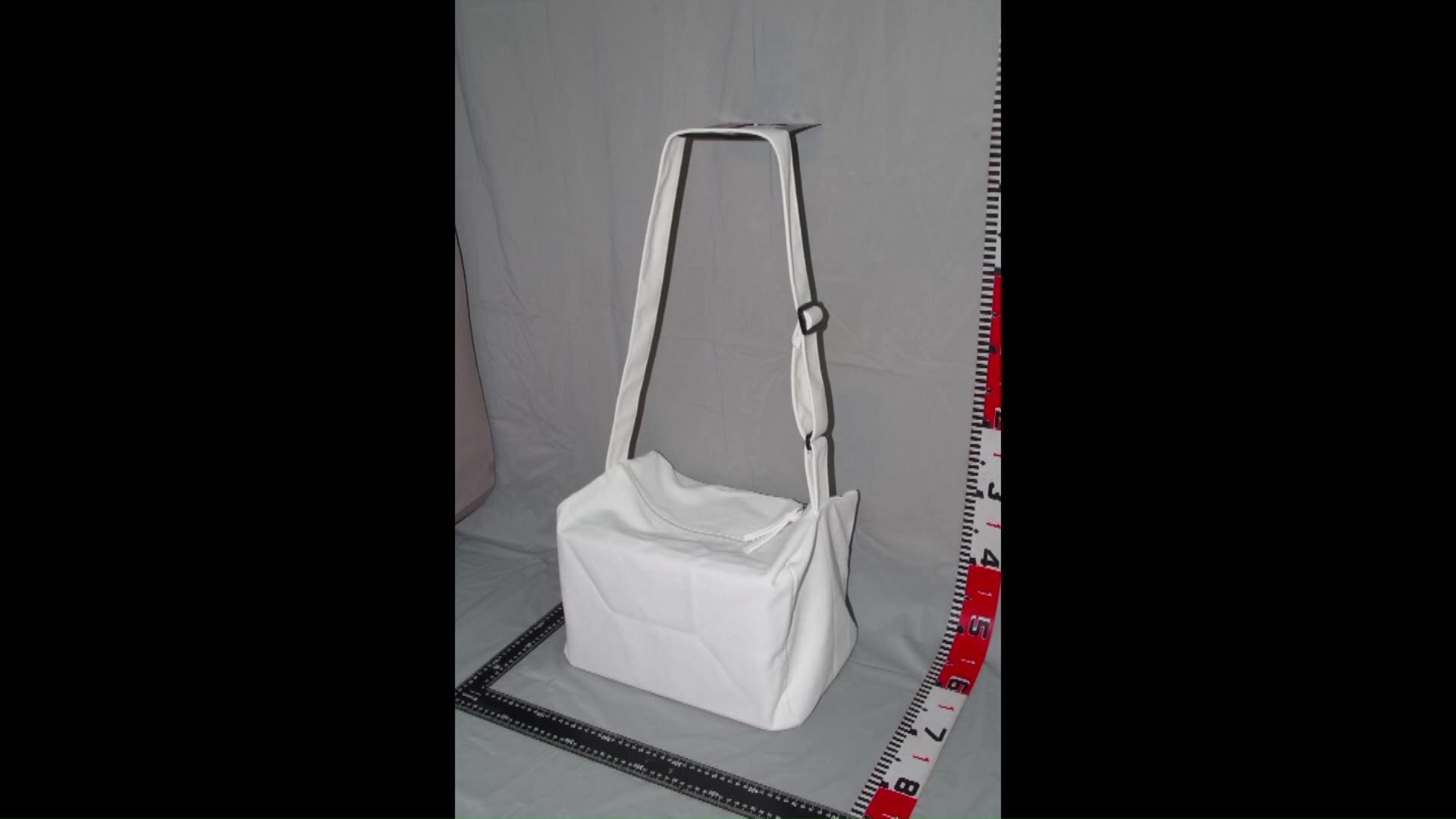 赤ちゃんの入っていたものと同型のバック(提供:北海道警察)