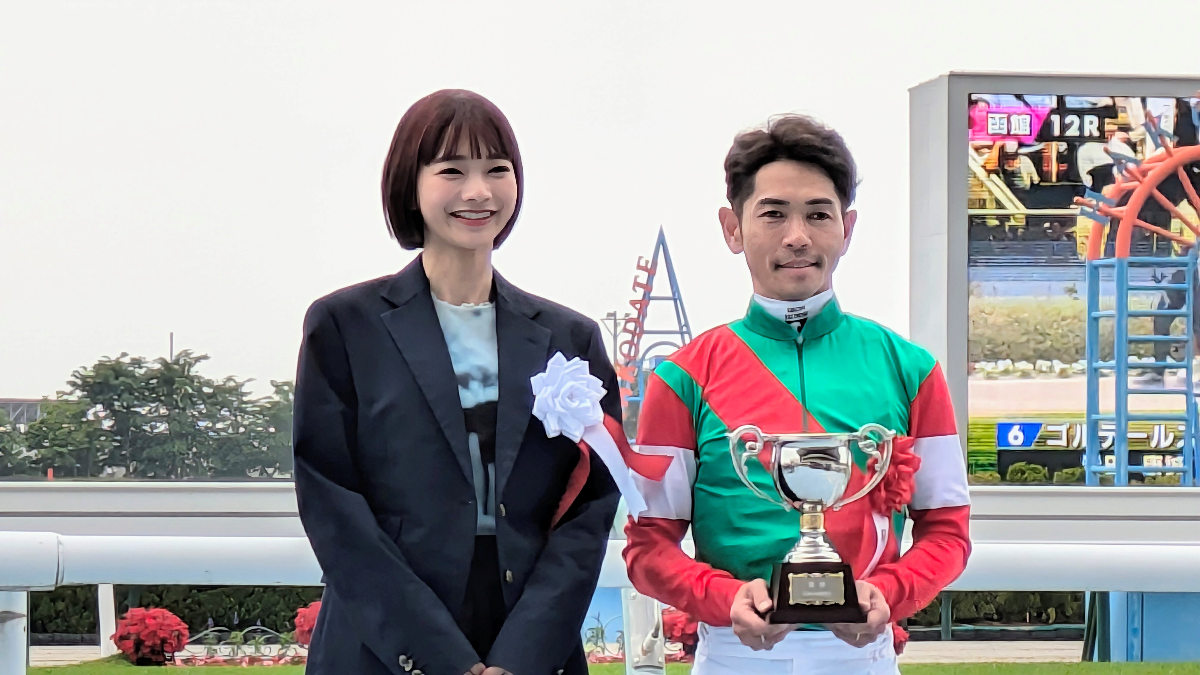 函館スプリントステークス勝利ジョッキーの戸崎圭太騎手と見上愛さん