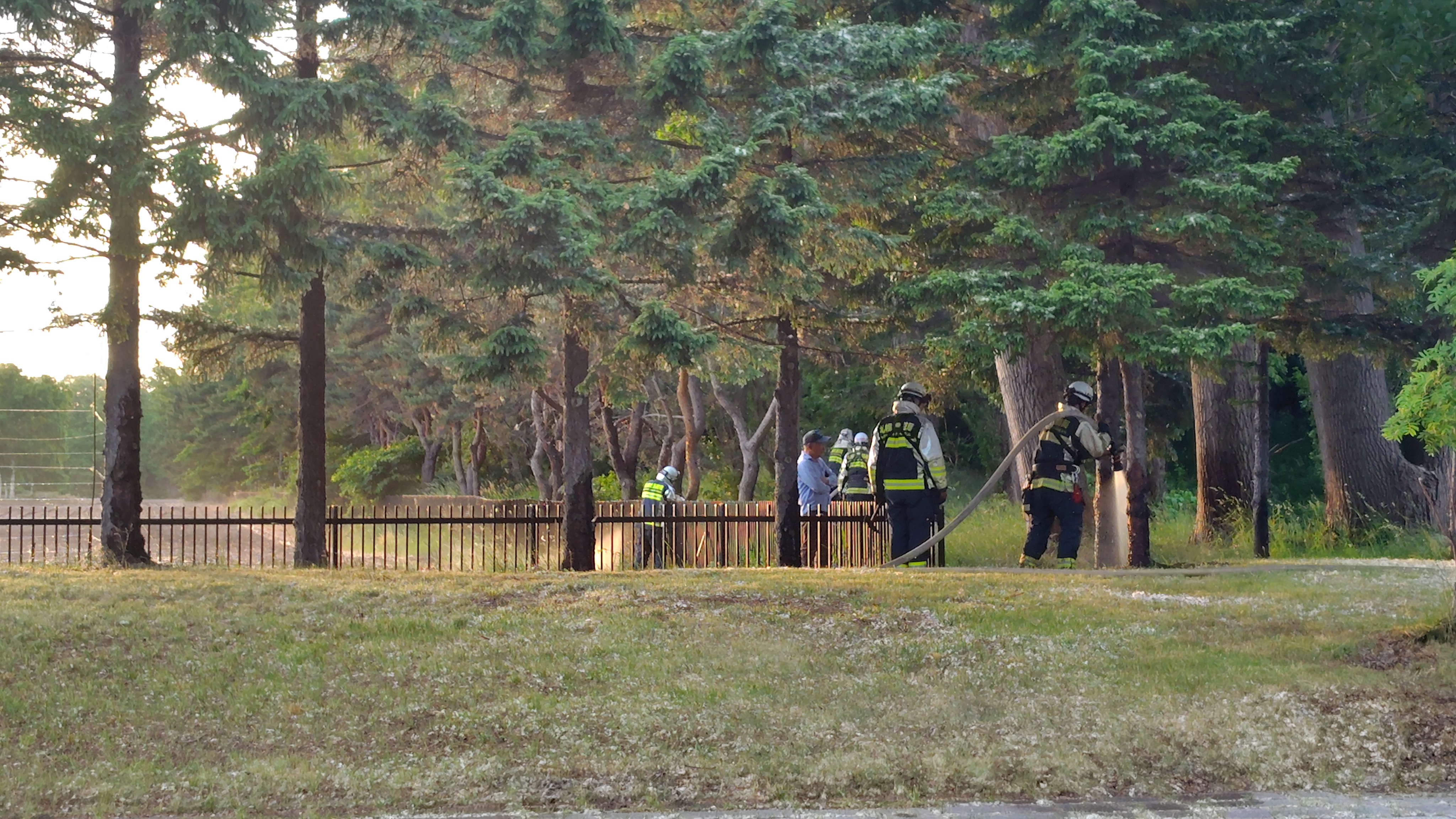 火事があった公園(15日午後6時30分ごろ)