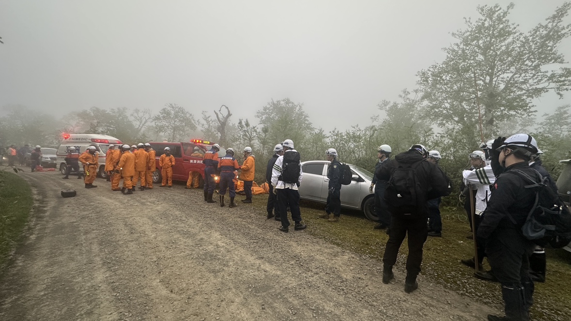 約50人が捜索を開始した(午前4時30分ごろ)