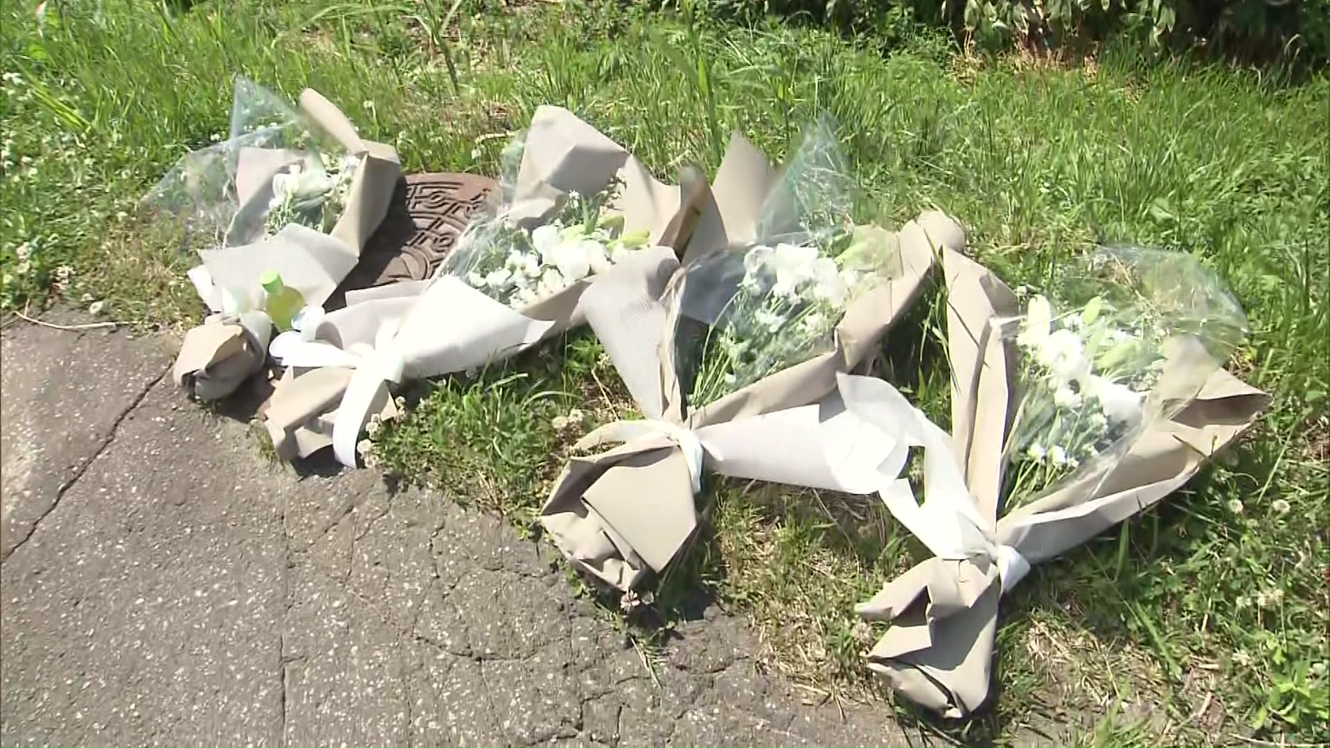 現場に手向けられた花