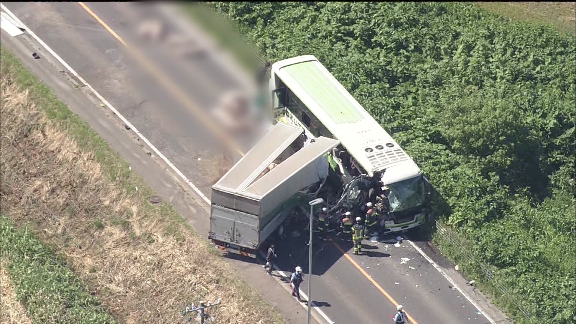 八雲町国道で高速バスとトラックが衝突した事故
