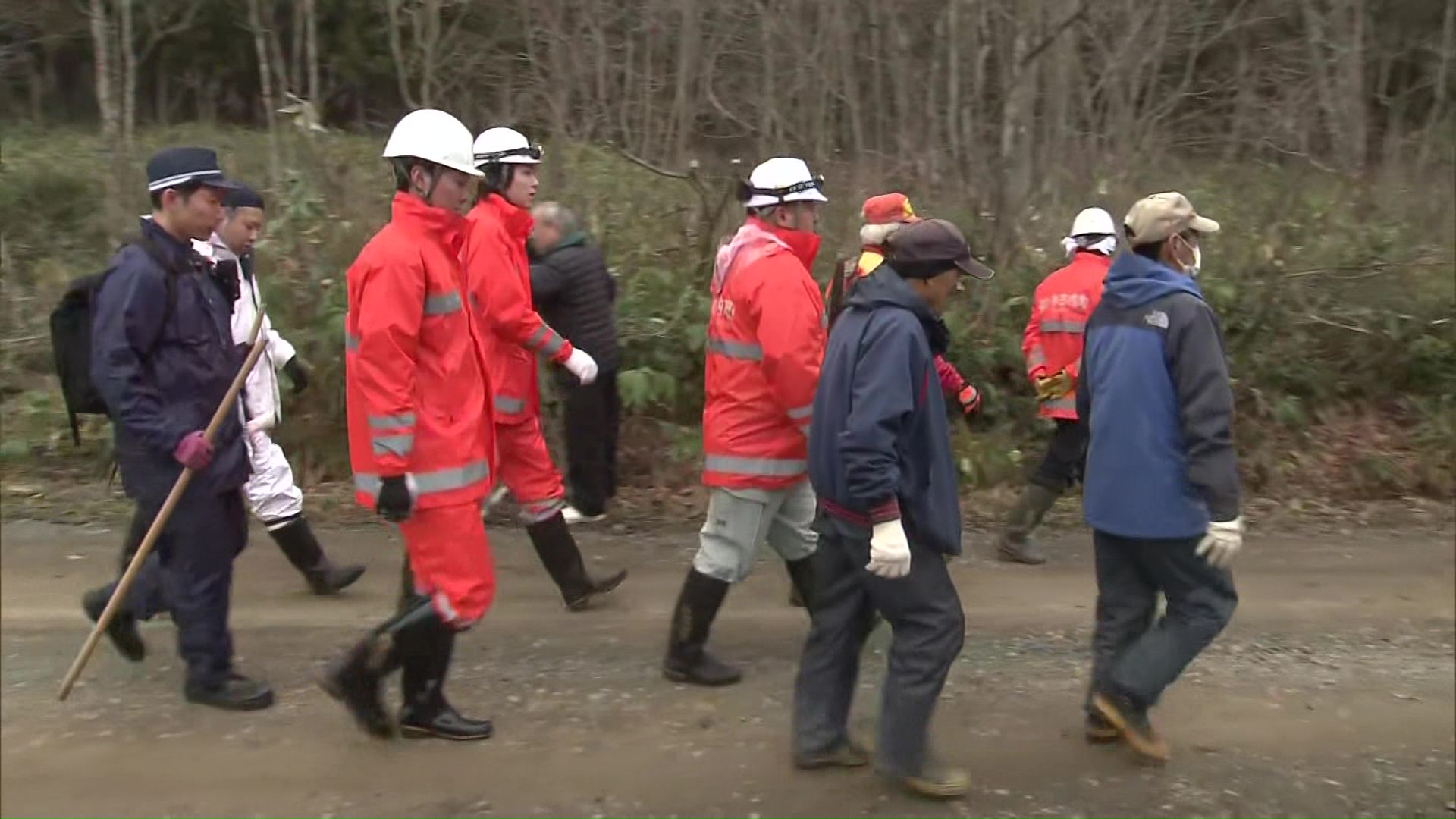 警察らが捜索に