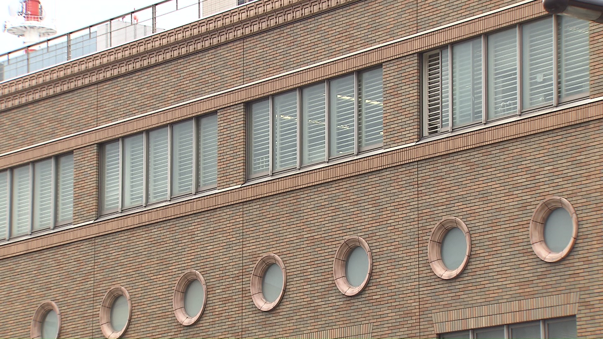 事後強盗の容疑で男を逮捕した北海道警中央署(札幌市)