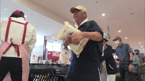多くの買い物客が集まった帯広市のダイイチ白樺店