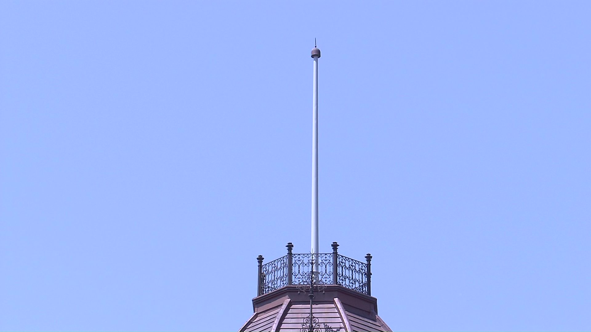 建てられた当初は天気予報の役割をしていた八角塔