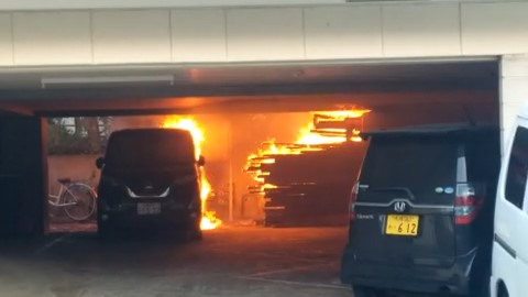 火事の様子（撮影：視聴者　ビデオポスト投稿より）
