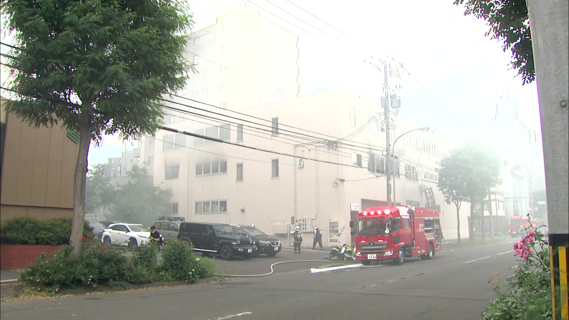 周囲には煙が充満した