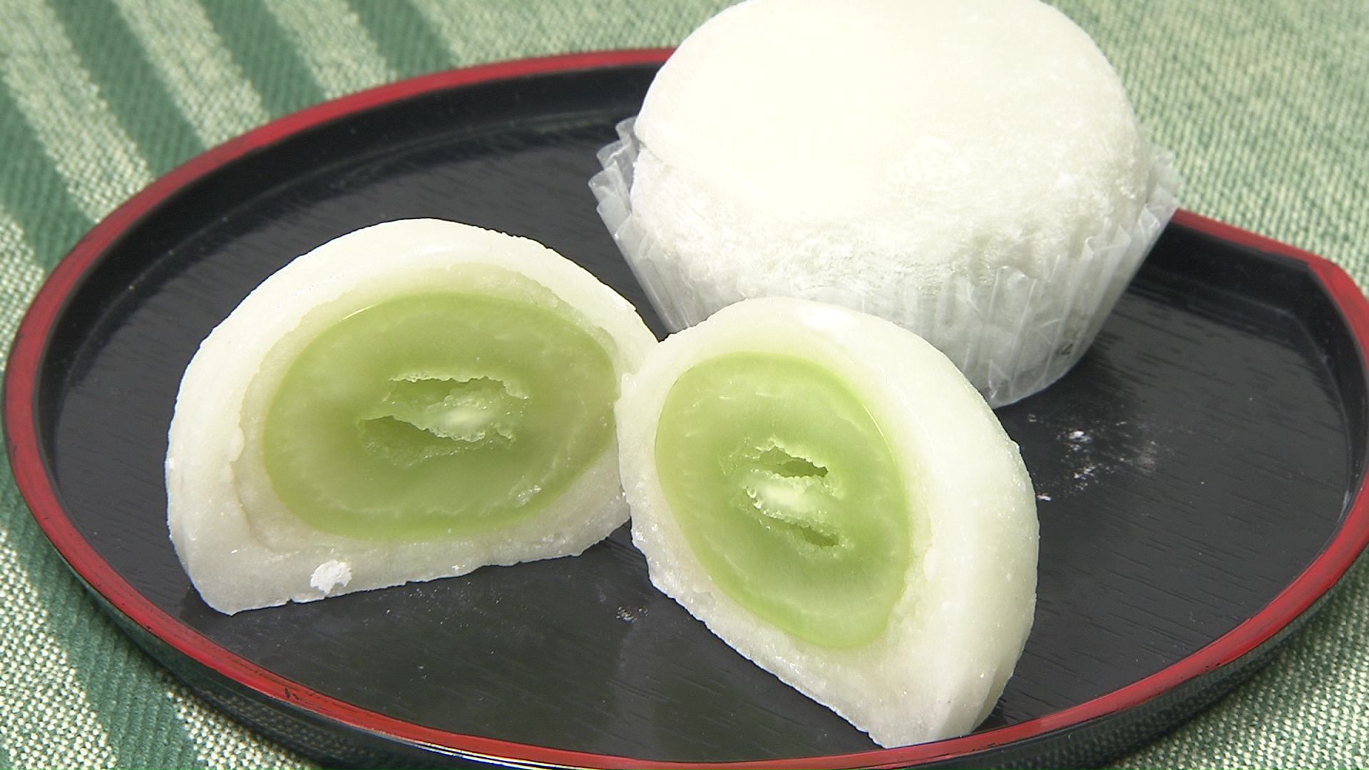 シャインマスカット大福(1個381円)