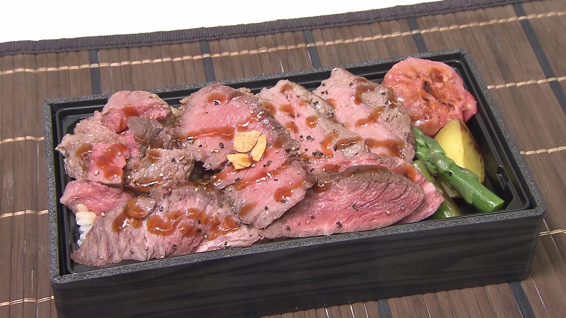 北海道産牛一頭食いステーキ弁当(2430円)