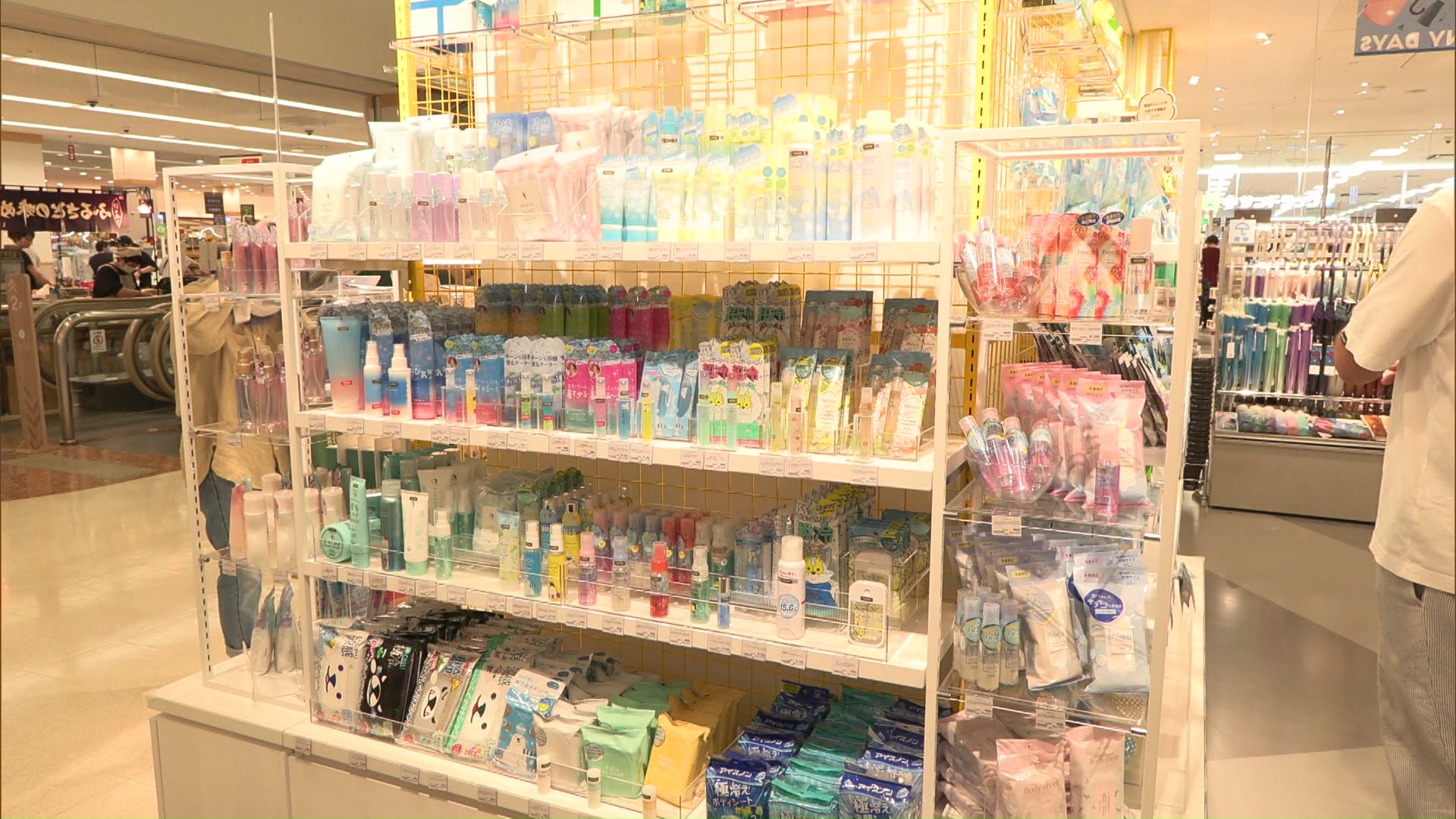 約17400種類もの文具や雑貨が並ぶ