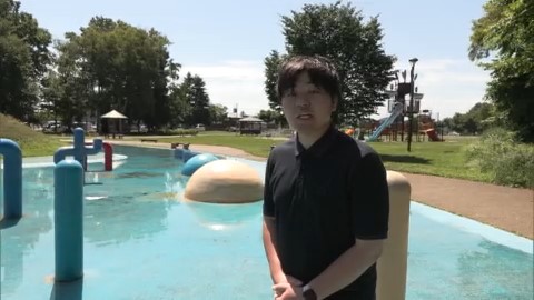 暑すぎて?水遊び場も閑散…