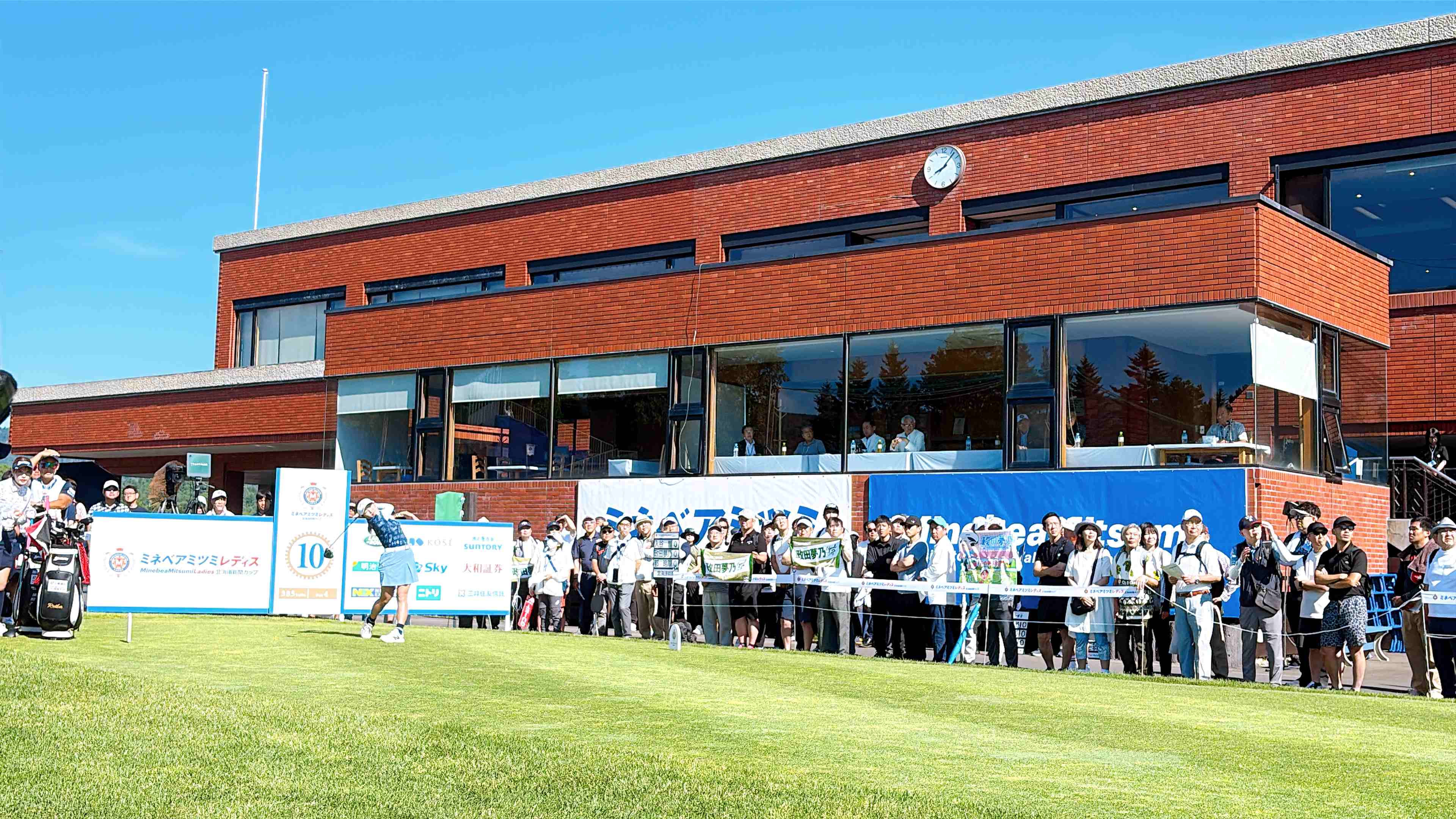 大勢のギャラリーを引き連れた 政田夢乃選手