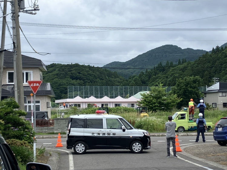 【ヒグマに襲われ死亡】「新聞配達員がクマに襲われて引きずられていった」新聞配達中の男性が犠牲に…住宅から笹やぶに引きずり込まれ＿その場で死亡確認＿ハンター出動中〈北海道福島町〉