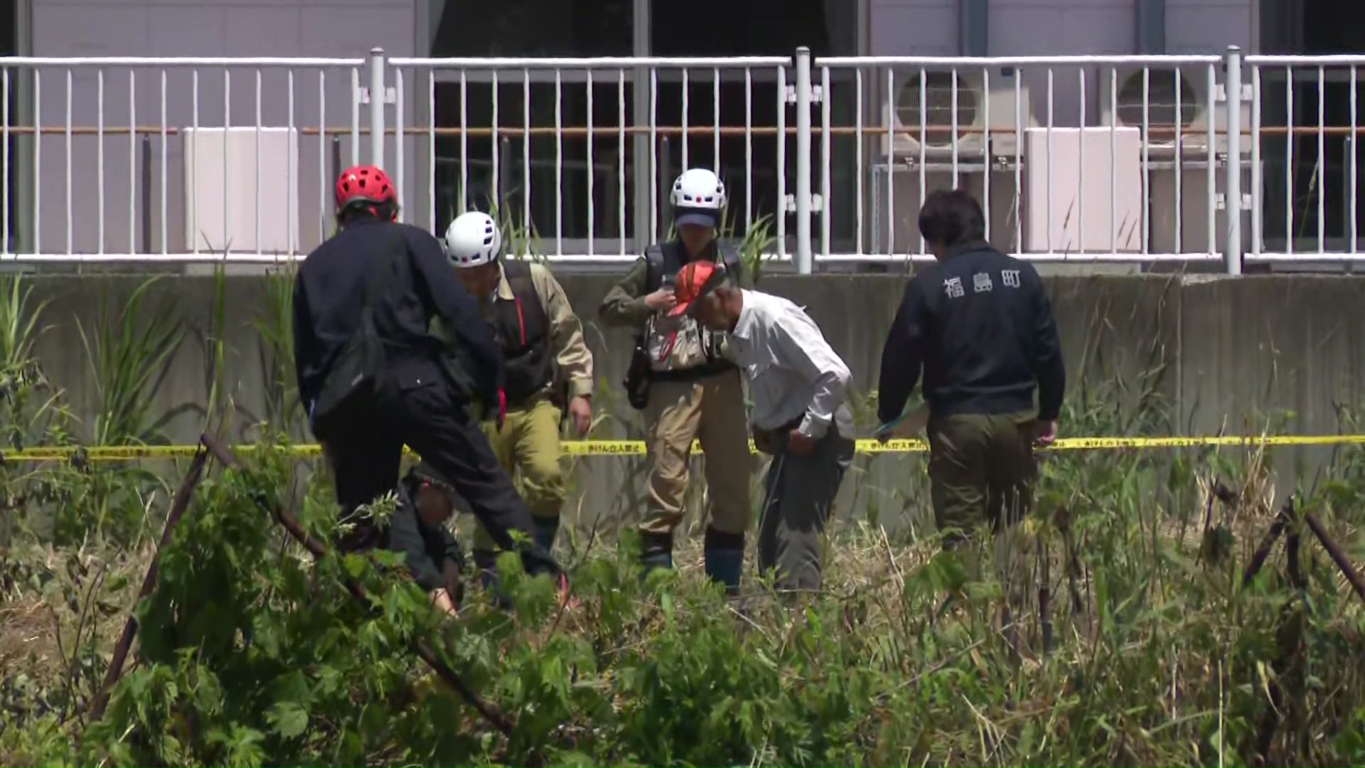 現場付近を道総研の研究員が調査