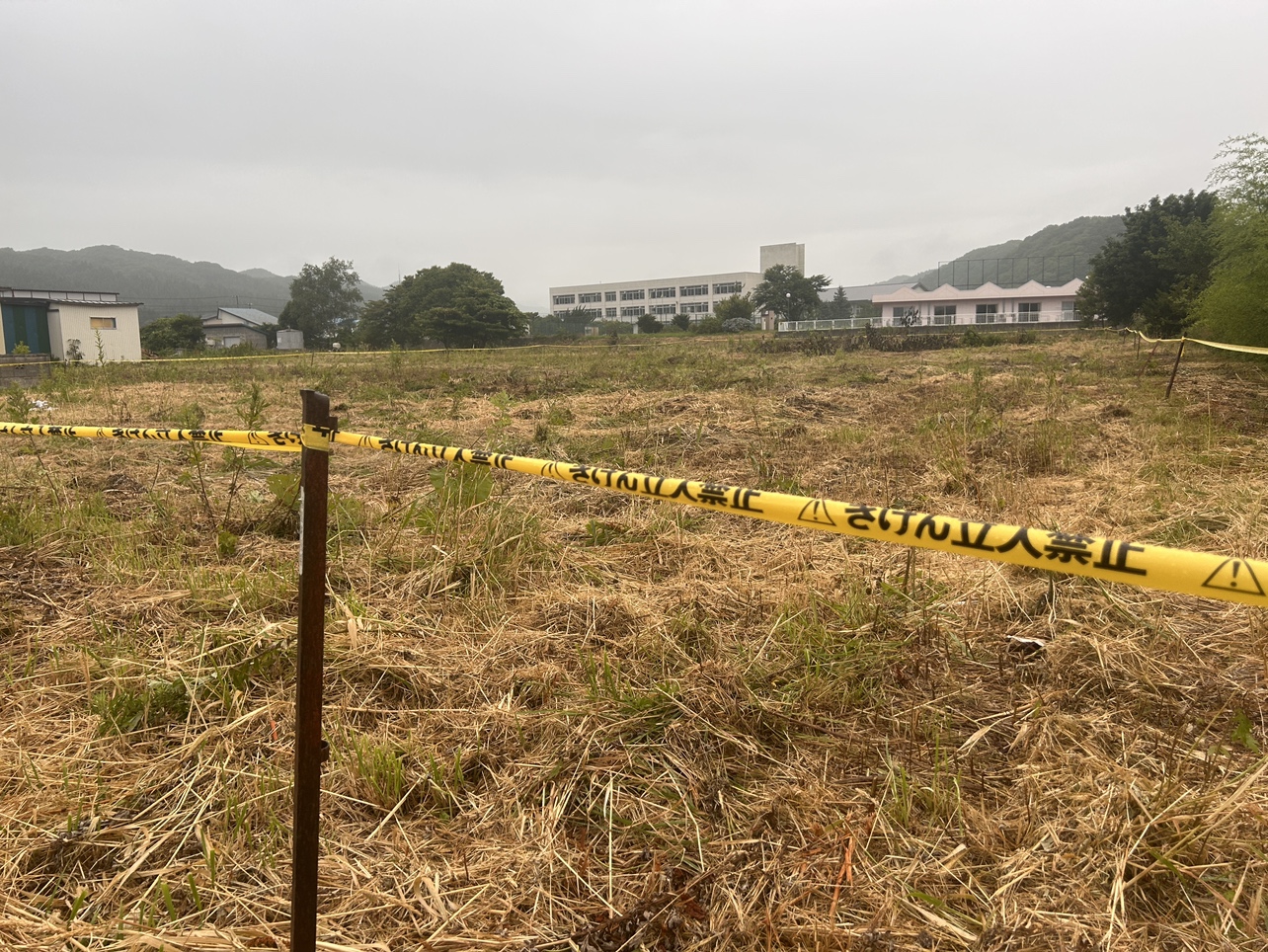 新聞配達員の男性の遺体が見つかった現場