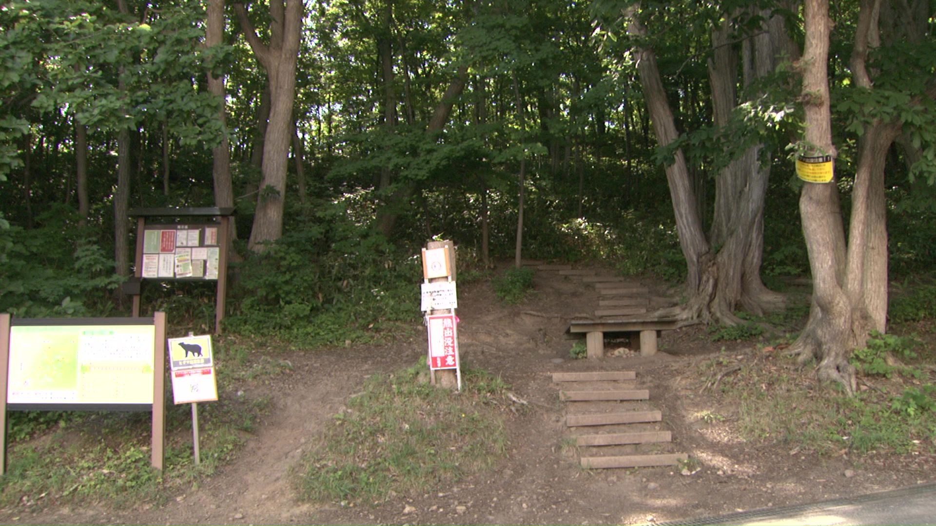 三角山の登山口